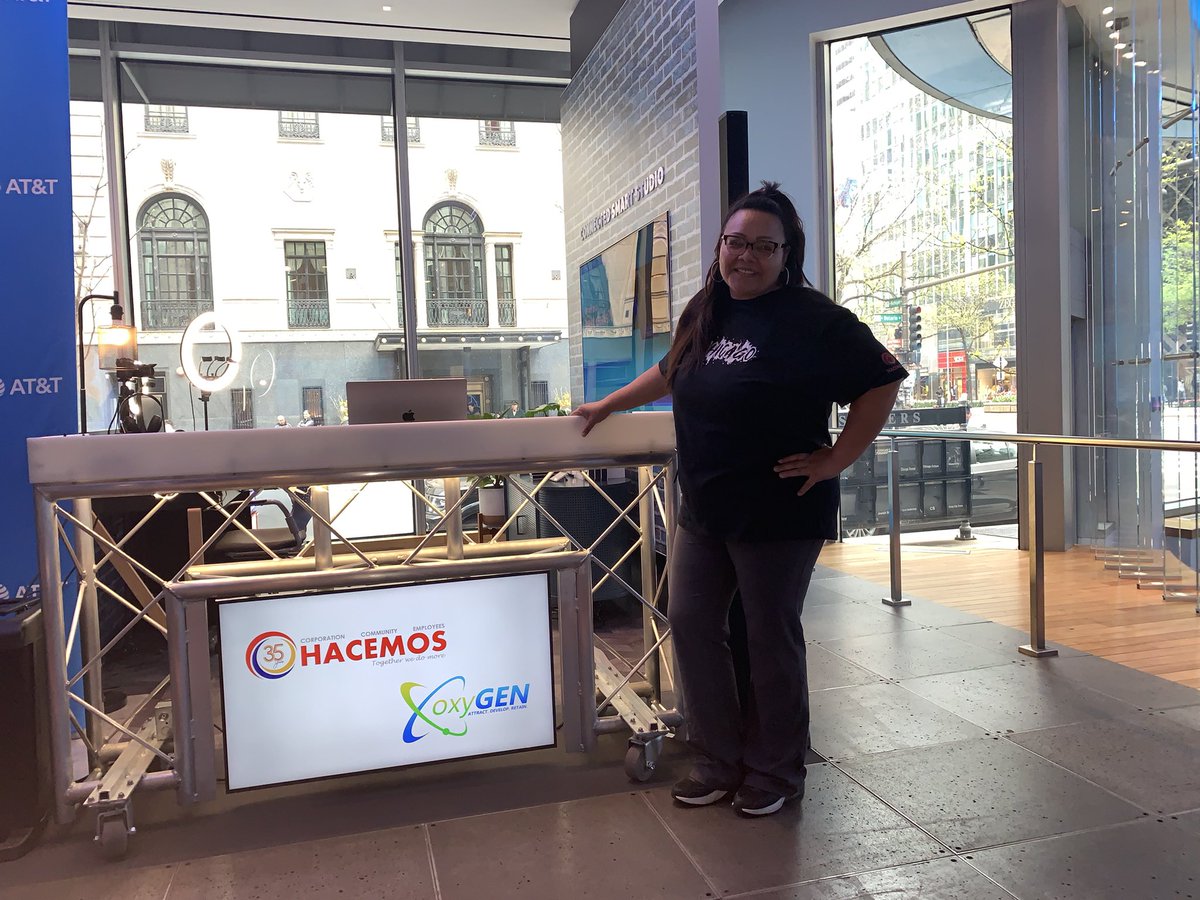 D_A_Delgado's tweet photo. Made amazing connections at this past Saturday’s April Networking event hosted by our awesome AT&amp;T Michigan Store in Downtown Chicago! @ChicagoHacemos @OxygenChicago https://t.co/mQ2GW2AT0i