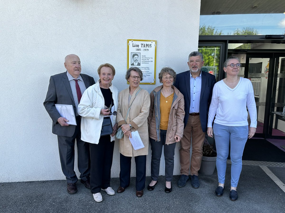 Lucbouard's tweet photo. Dévoilement de la Plaque de #Prymosta à la résidence Léon TAPON @larochesuryonfr Maire de La Roche-sur-Yon de 1931 à 1939, puis de 1953 à 1955, Léon TAPON avait pour ambition de moderniser et d’embellir notre ville. https://t.co/XBcspy9nUs