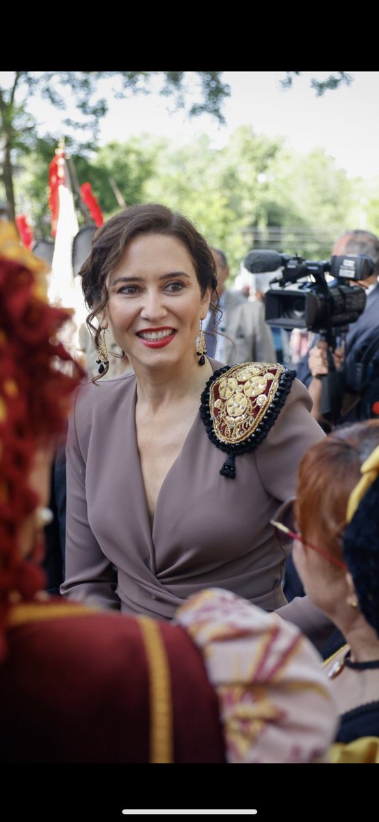 castaybravura's tweet photo. Guiño de Ayuso a la tauromaquia en el día de la Comunidad de Madrid. https://t.co/ah00iw2mBT