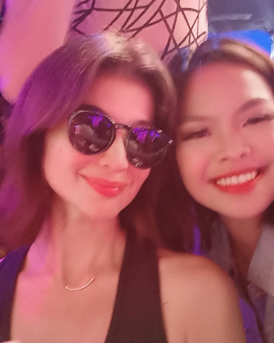 dieyoungjade's tweet photo. Wala akong gaano pics with Showtime Hosts kase lahat ngarag na sa rehearsal pero di ko matiis si Ate Anne ๐ฅบ
Parang manika tas sobrang bait pa.
#ItsTimeForShowtime https://t.co/PAV6RyUT0V