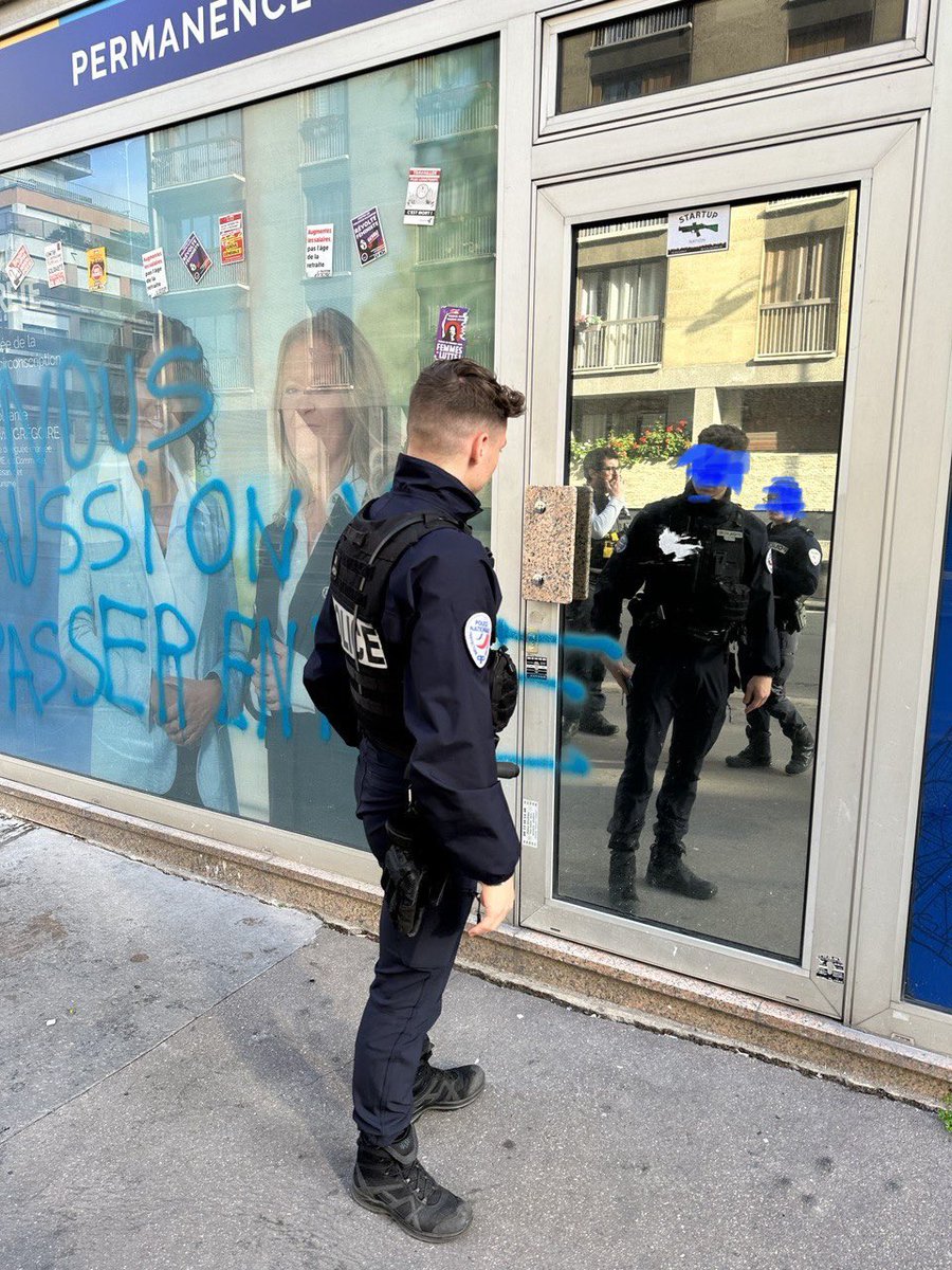 En attaquant encore cette permanence,vous n'attaquez pas le <a href="/gouvernementFR/">Gouvernement</a> 
Vous attaquez 1 lieu de vie,1 lieu d'accueil des administrés dans le besoin,1 lieu qui maille les projets associatifs,1 lieu de débat où se sont réunies une centaine de personnes il y a 15 jours! 
#HONTE