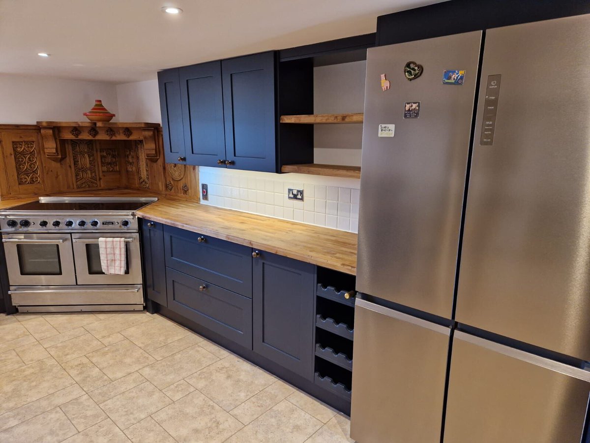 #Bespokekitchens are our speciality✨

This is one of our latest #kitchen installations! You can choose your own #worktops, #cupboard colours, #sink, tap - the whole lot!

Please get in touch or come and visit us in our showroom to find out more😃

🌐bit.ly/3Vz0JZu