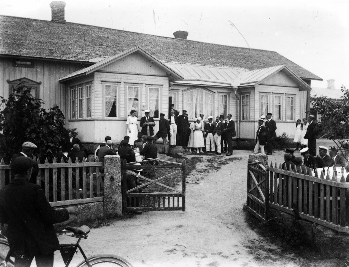 Kaikki aineisto-oppaat yhdessä paikassa – avainsanoitettuna, ennakoivan haun takana.
Uudistimme Arkistojen Portin, eikä sen käyttö ole koskaan ollut näin helppoa! 🔗 portti.kansallisarkisto.fi/fi/home #arkistot #arkistojenportti