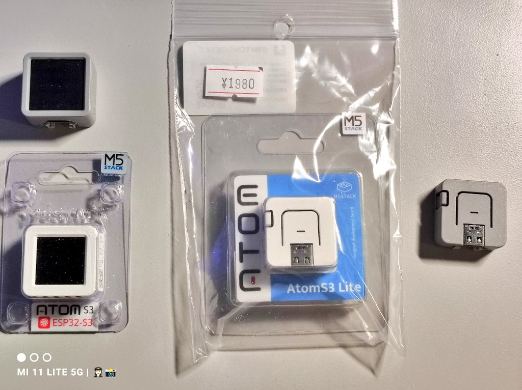 YuriLaboratory's tweet image. 👩🏻‍🔧My new gear………

👩🏻‍🔧#M5Atom Lite改を手に入れたっっっっっっ!! 右は初代Atom Lite、左上は初代Atom Matrix☆ 左下はAtom Matrix改♪（Atom S3）

👩🏻‍✈️Atomシリーズ、STAMPシリーズ超小型ですこ☆