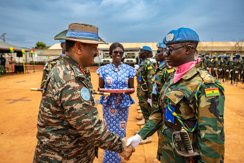 ✅Protecting civilians 24/7 ✅Ensuring floods don't submerge Bentiu IDP camp ✅Winning hearts & minds of local communities 700 #UNMISS peacekeepers from #Ghana🇬🇭have gone beyond the mandate while #ServingForPeace 🕊️ in #SouthSudan🇸🇸 Their story👉🏽 bit.ly/3LLdUUH #A4P