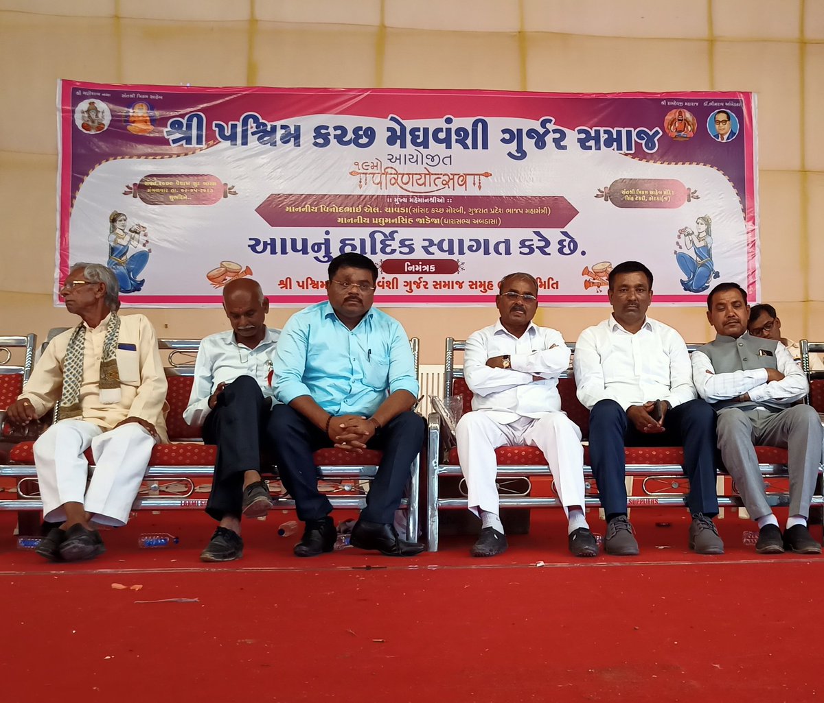 RaviNamori's tweet photo. પવિત્રધામ સંત શ્રી ત્રિકમસાહેબ ની જગ્યા કોટડા (જ) તા.નખત્રાણા મધ્યે ..                      પશ્ર્વિમ કચ્છ મેઘવંશી ગુર્જર સમાજ દ્રારા 19માં સમૂહલગ્ન માં ઉપસ્થીત રહીને નવ-દંપતિ ને આર્શીવાદ સહ શુભકામના પાઠવી.. https://t.co/5UHFgNIplx