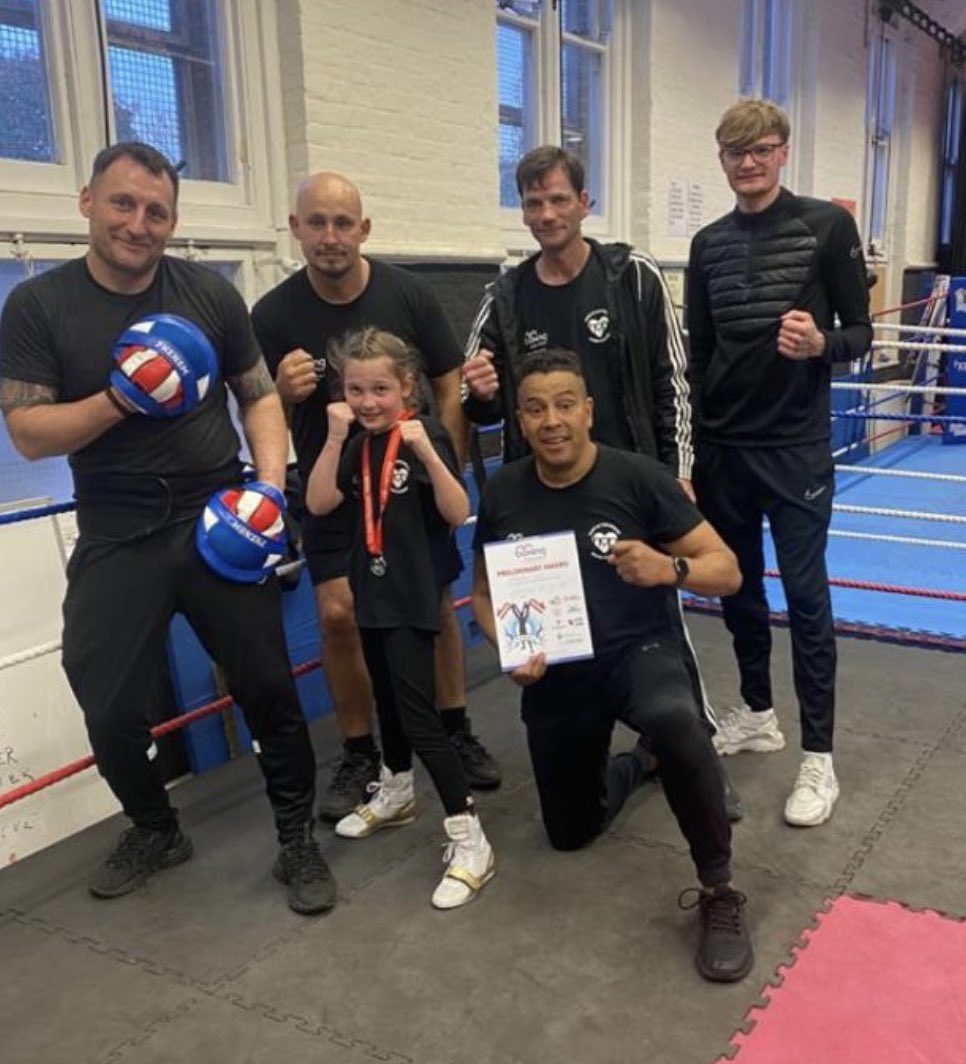 BoxingAwards's tweet image. Annielou announced she wants to be as good as #EbonieJones She noticed the poster with Ebonie with her #boxingawards medals 🥇 So congratulations Annielou on passing the #preliminaryaward the #standardaward is next. #starofthefuture #hardworkpays #dontthinkyoucanknowyoucan 👊🏾💥