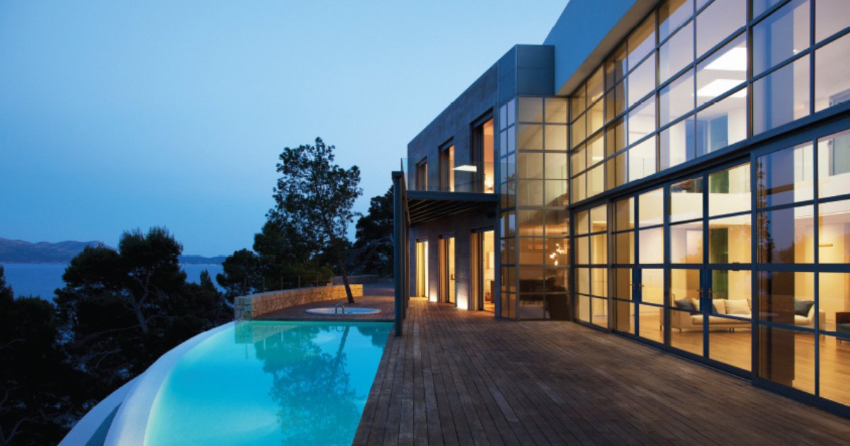 GlassHouseDG's tweet photo. Make glazing a feature! Use glass doors, large windows, and rooflights, to let natural light and air in, whilst providing breathtaking views of the outdoors. https://t.co/TAeGCAJUvJ #glazing #homeinspiration #outdoorconnection https://t.co/5Yurv9tsDq
