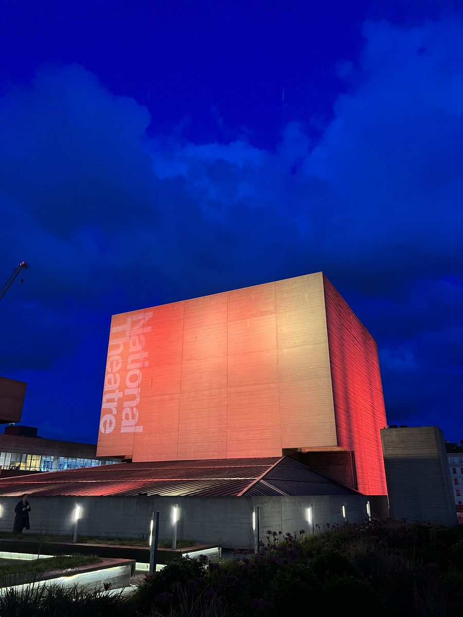 Loved Dancing at Lughnasa last night <a href="/NationalTheatre/">National Theatre</a> only thing that confused me was why they kept referring to Dougal as Father Jack 🤷🏻‍♂️