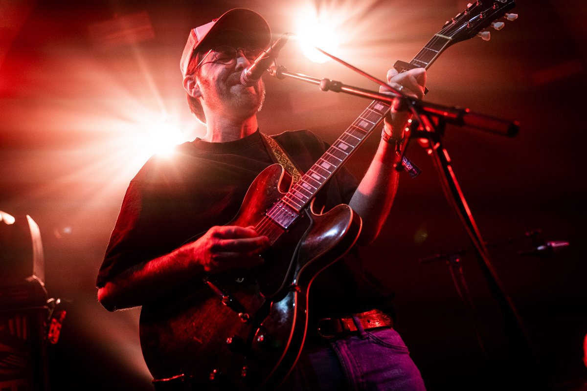 In afl. 2 van ‘Back to Eurosonic Noorderslag’ neemt <a href="/Justinverkijk/">Justin Verkijk</a> je mee in optredens van de Rotterdamse band Elephant, de doowop space pop van <a href="/CosmicCrooner/">Cosmic Crooner</a> en de dromerig klinkende folkpop van singer-songwriter néomi.

De aflevering kijk je terug via bit.ly/3AJFIT5