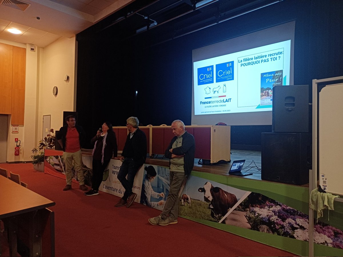CrielCentre's tweet photo. Même pas peur...d'être #éleveur 🐮🥛 Présentation du film et échanges avec les élèves du lycée agricole de Fondettes : 
➡️ Installation
➡️ Revenu 
➡️Adaptation au changement climatique
Tous les sujets sont abordés! 🔎
@cniel @TFagrocampus https://t.co/LEQC5LqFFU