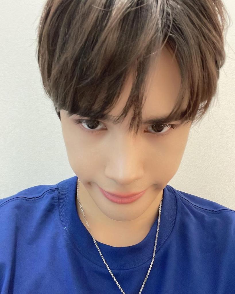 princejaychang's tweet photo. i am so attached to this type of jay selfie help 😭 he has to make this a regular thing or i'll cry https://t.co/p8yo2Bo4Ir