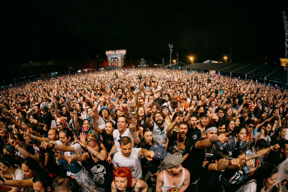 estoesLaMODA's tweet photo. @VinaRockOficial Villarrobledo ❤️ Gracias

📸 @GarayGreen https://t.co/b6YIsCMR4J