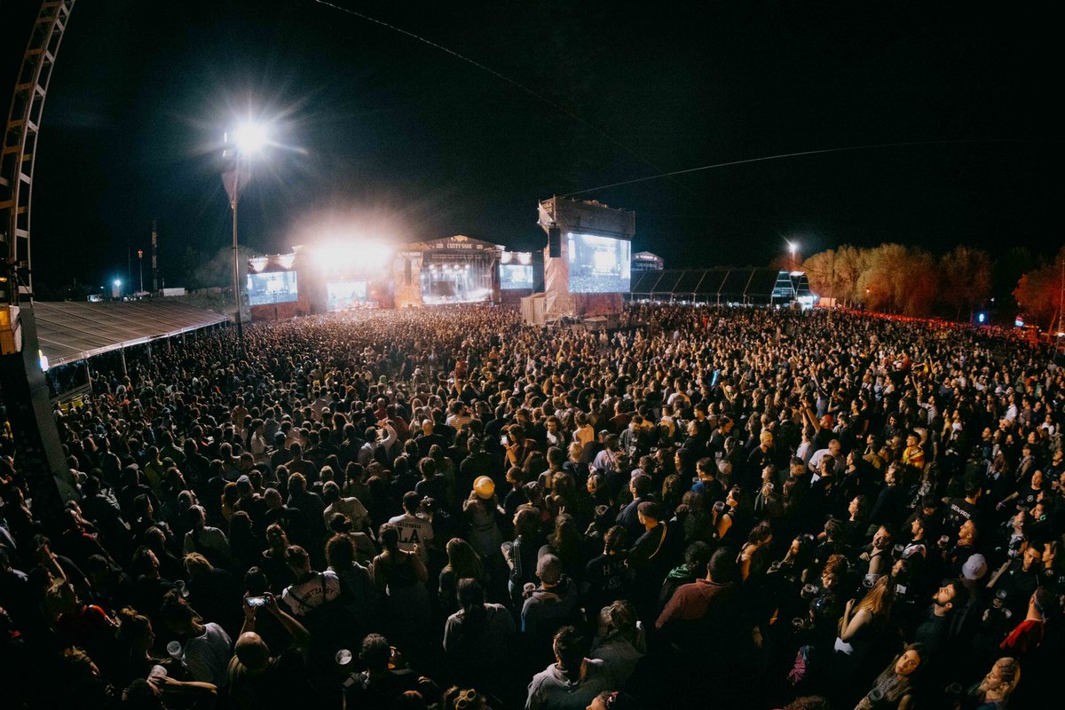 estoesLaMODA's tweet photo. @VinaRockOficial Villarrobledo ❤️ Gracias

📸 @GarayGreen https://t.co/b6YIsCMR4J