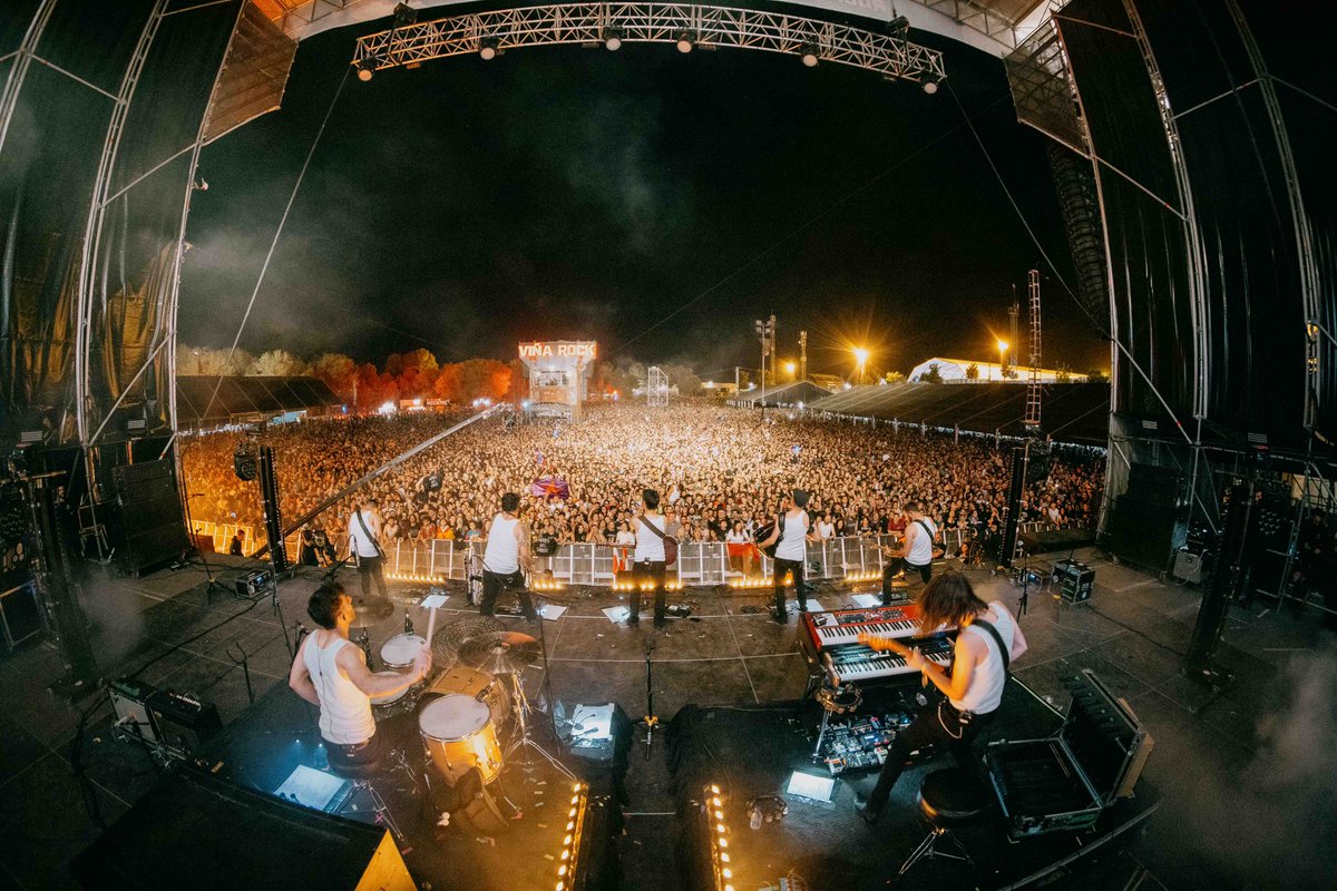 estoesLaMODA's tweet photo. @VinaRockOficial Villarrobledo ❤️ Gracias

📸 @GarayGreen https://t.co/b6YIsCMR4J