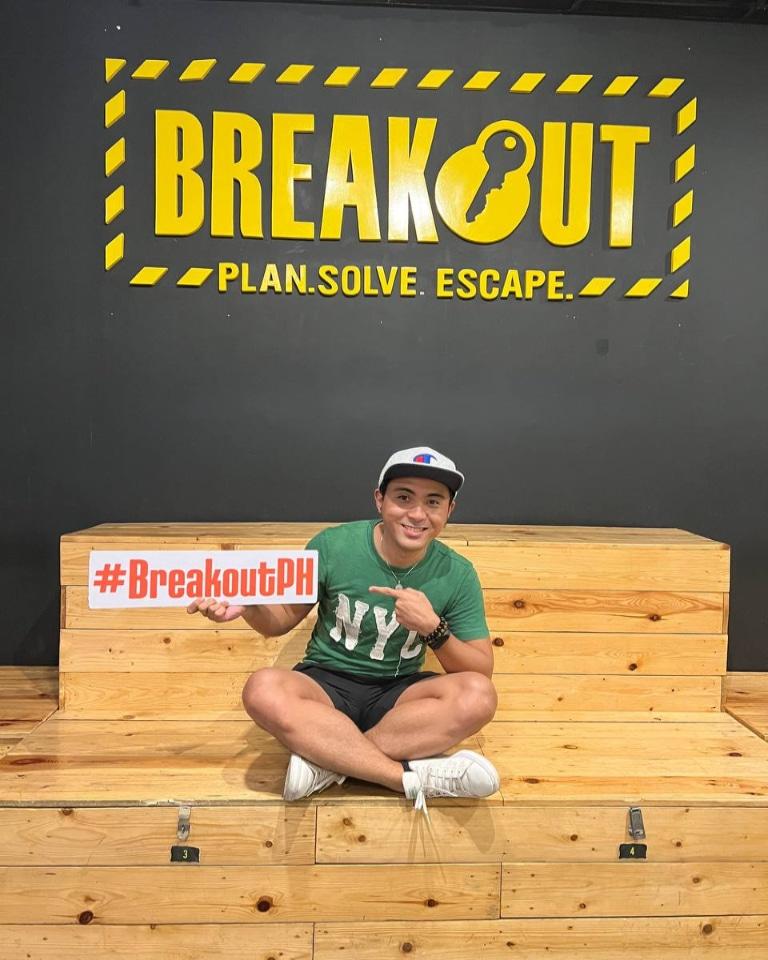 rudsantonio's tweet photo. First Breakout. Olats. 🤣
📸: @mrobmagic
#breakoutph #room13
https://t.co/411dW7oRIb https://t.co/LceCwd0JwH