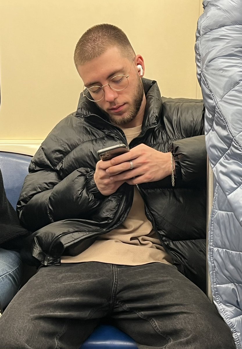 ВЗРОСЛЫЙ КОНТЕНТ on Twitter: "Горячие парни в круглых очках в ...