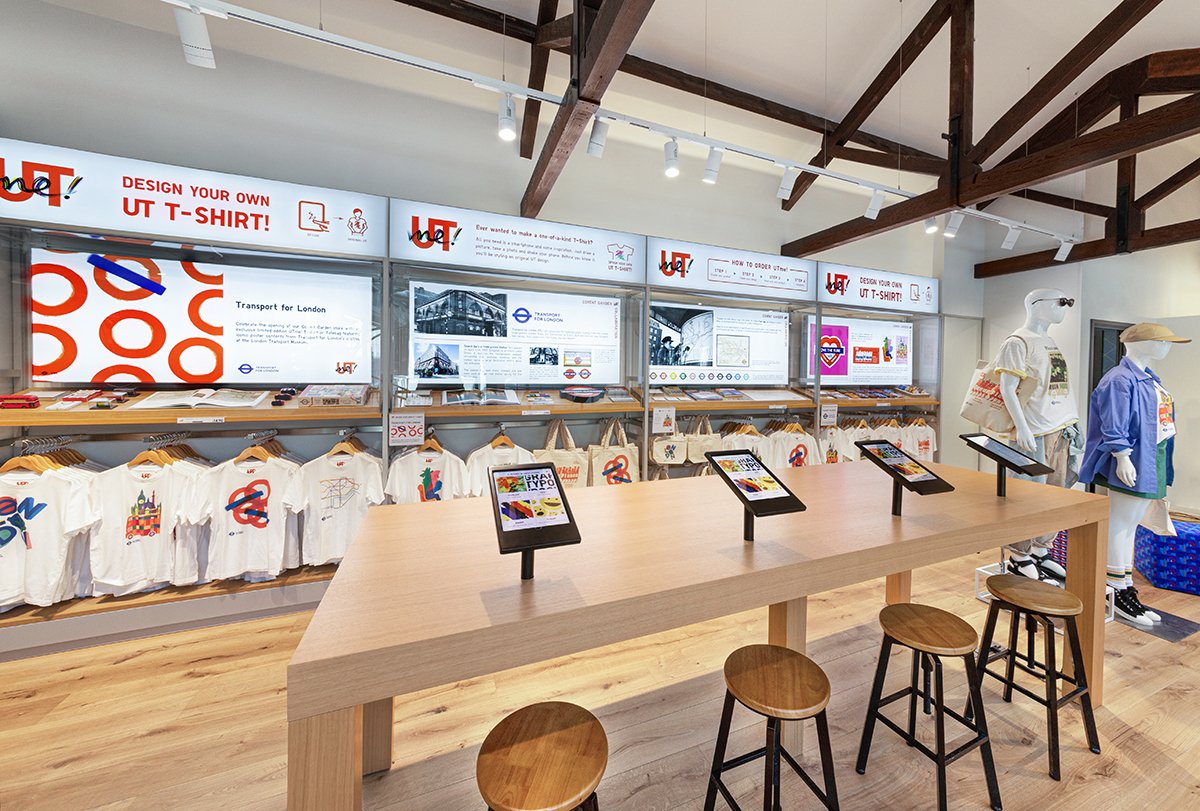 britculturejp's tweet photo. ロンドンのコベントガーデンにユニクロとセオリーの複合店が誕生！ ロンドン交通局とのコラボTシャツも発売されています。また、英国のユニクロ店舗で初となる店内カフェスペースも https://t.co/RkX2CvEDAw 🇬🇧 https://t.co/RDixTSAGGs