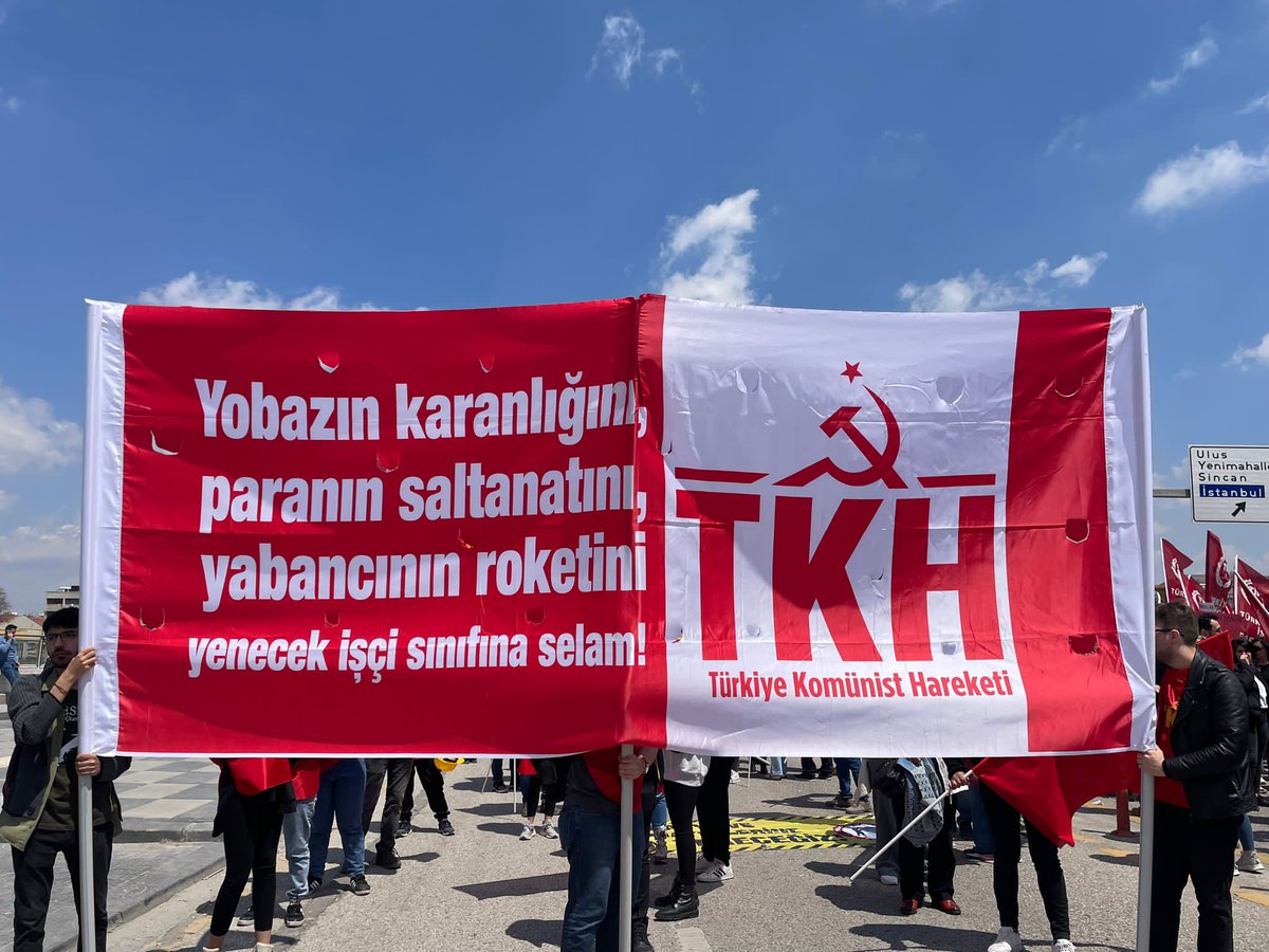 TkhAnkara's tweet photo. #Ankara 1 Mayıs'ında orak-çekiç yukarı daha daha yukarı dedik!

#1MAYIS2023 #1mayıs 
#orakcekic https://t.co/Vh7qSjqQCv