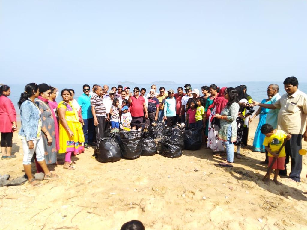 Bluedent4's tweet photo. @narendramodi  @PMOIndia  Wel come to Ankola.
 PAHARE Vedike of karwar is doing swachata from January 3,2015 continuously. It is the only organisation in our country which conducted swachata for long time. Sir, You can refer the same in Ankola in your speech. https://t.co/EVSW8g8uGe