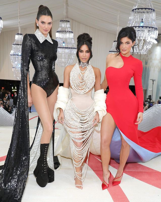 A round up of some #MetGala2023 looks 🖤 We're obsessing over Doja Cat rn 👀... Who are your favourites? ✨✨

#ISAWITFIRST

shorturl.at/bkmoJ
