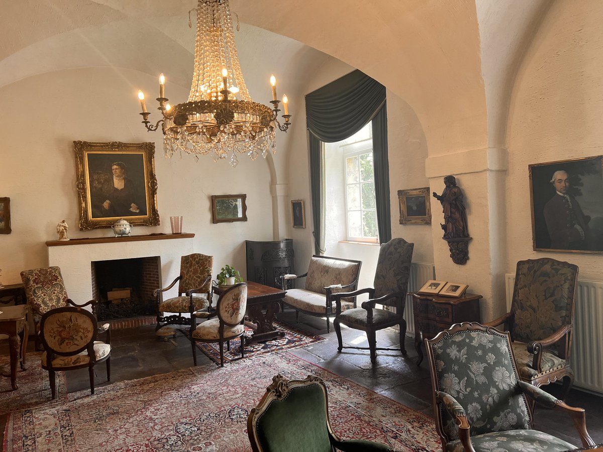 SonjaKmec's tweet photo. Gorgeous castle cum 20th century residence and distillery #Befort / Beaufort, Luxembourg. https://t.co/9lB5cIwTJ0