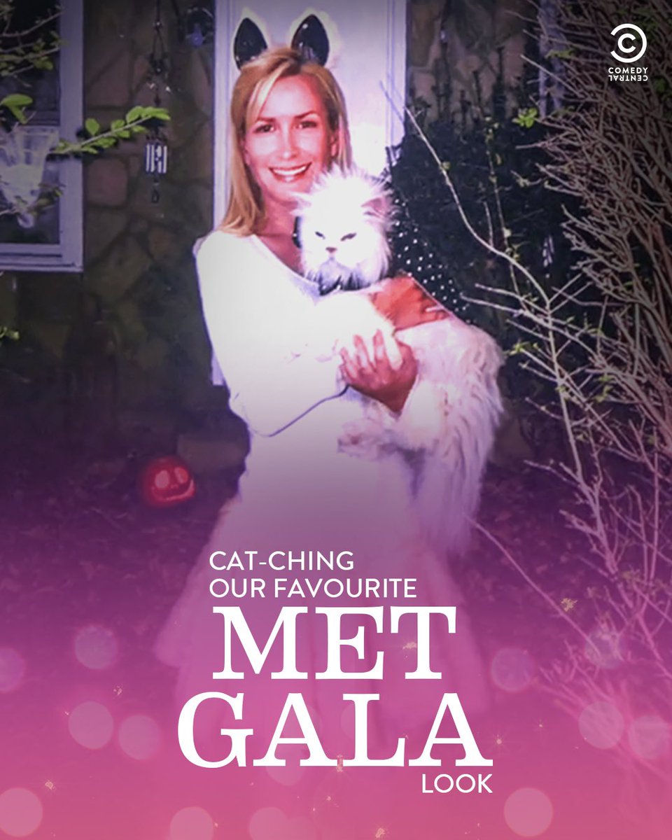 ComedyCentralIn's tweet photo. Task for today: Judging and ranking all the looks while we KARL up on our couch 🙈
#METGala2023
#ComedyCentral #ComedyCentralIndia #TheOffice #TheOfficeCast #Mockumentary #MET #Gala #Fashion #Sitcome #Comedy #Cat #Angela #Phyllis #Pam #Cat #DojaCat #METGala #KarlLagerfeld https://t.co/acCbreezIq