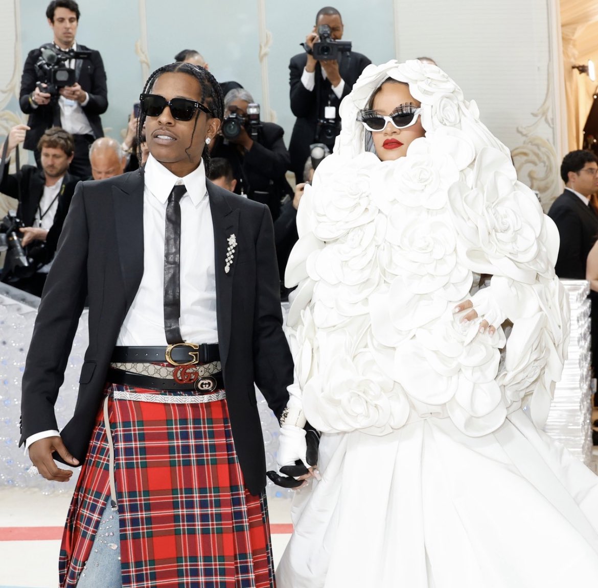 SonyMusicIre's tweet photo. MET Monday looks 🤩 @DojaCat @LilNasX @Labrinth @asvpxrocky  #MetGala2023  #metgala https://t.co/KcDP7uqJSo