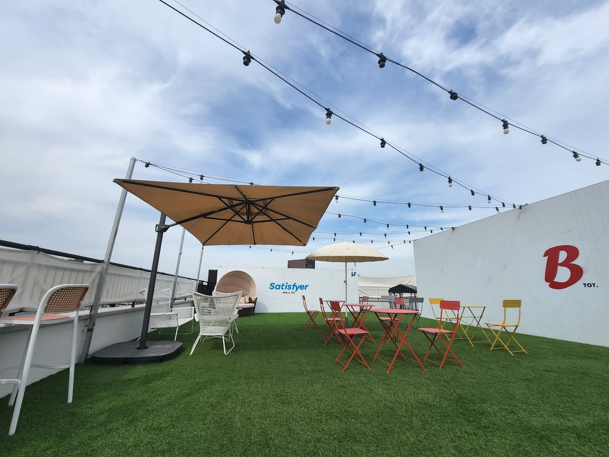 루프탑 정비 완료 
 뉴 포토존은 아직 준비중입니다 
곧 새티데이 이벤트도 진행 예정이에요 
❤성인용품은 비토이 B-TOY 
❤ b-toy.kr
❤카카오채널 💟 비토이
#비토이 #B_TOY  #루프탑성인용품점 #김포성인용품점 #새티스파이어