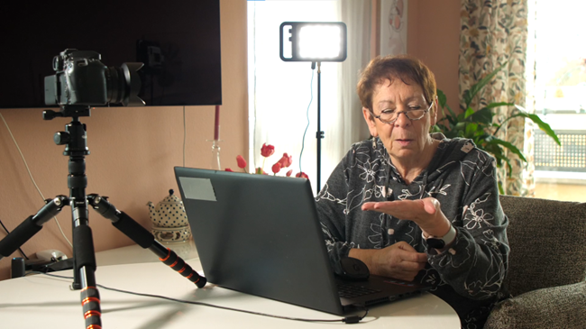Neues Video von Helga hilft: #Gesundheitsinformationen aus dem Netz - wann ist die Suche nach Symptomen im Internet sinnvoll und wann sollte man doch besser zum Arzt? Digital-Botschafterin Helga klärt auf 👉 youtu.be/V1387WS3XEs