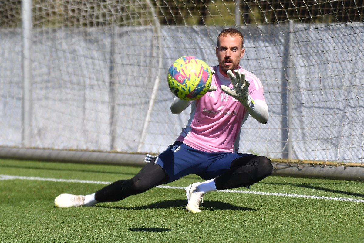 FCCartagena_efs's tweet photo. ⚽️🧤 𝓝𝓾𝓮𝓼𝓽𝓻𝓸𝓼 𝓰𝓾𝓪𝓻𝓭𝓲𝓪𝓷𝓮𝓼 🧱

#porterosalbinegros https://t.co/wXDJ8R3ckF