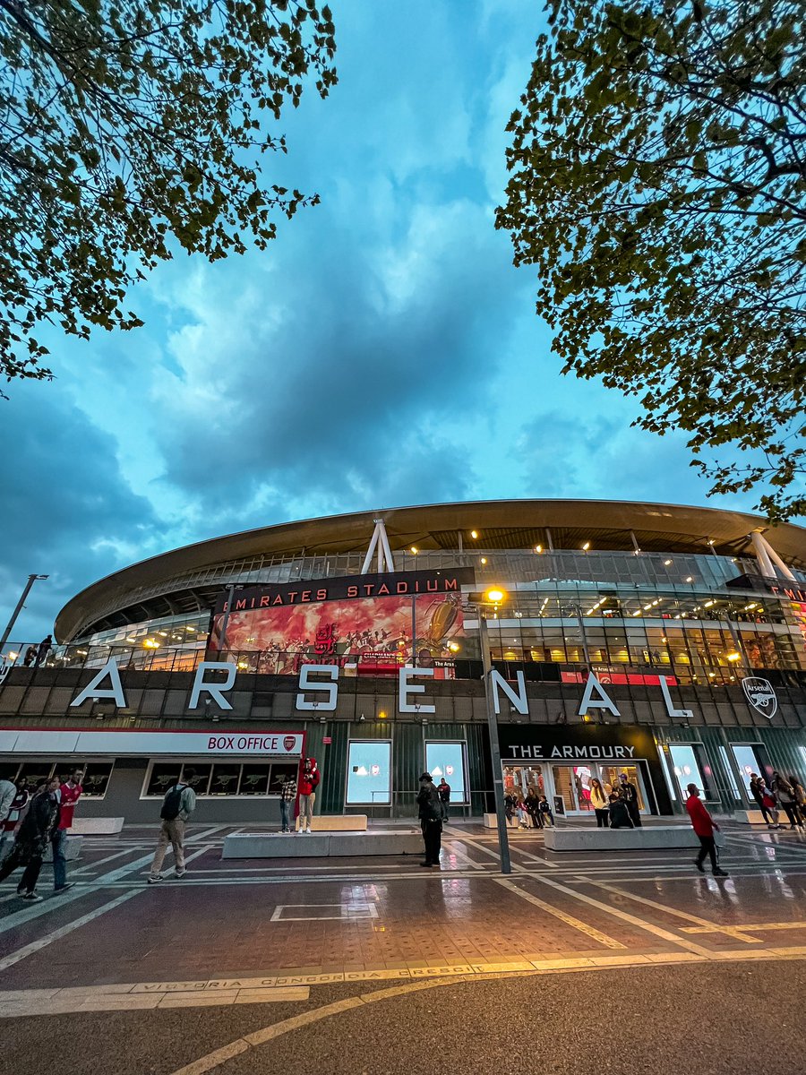 Thank you sooo much for buying us (&amp; everyone else in the pub) a pint <a href="/leahcwilliamson/">Leah Williamson</a> 🍻 you are an absolute rockstar! Can’t wait to see you back on the pitch 🫶🏼