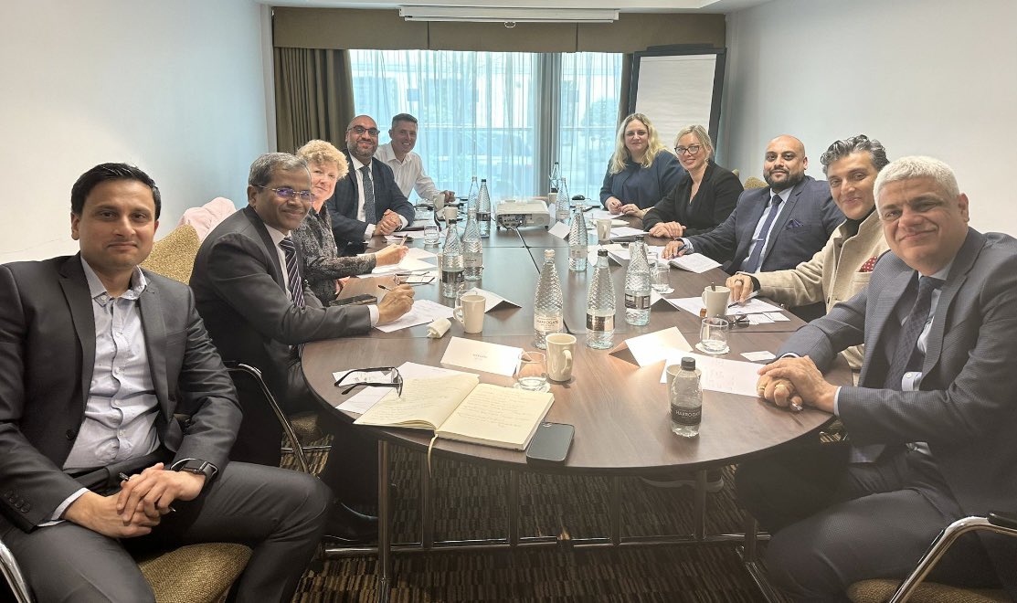 India Business Group was delighted to co-host a special roundtable discussion with @SheffCouncil & stakeholders to discuss ways of enhancing #strategic #engagement in & with #India. #Sheffield #India #partnerships #business #trade #investment #education #sports 🇬🇧🇮🇳 #LivingBridge