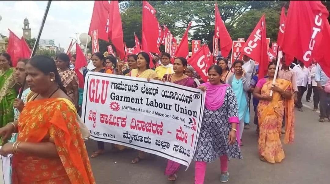 cleanclothes's tweet photo. Yesterday was #LabourDay: a day on which garment workers stood together with other workers to stand up for their rights: for higher wages, safe factories or to be simply paid what they're owed. In South India, women garment workers marched for their rights.
@GLUKarnataka https://t.co/ZswHizudmZ