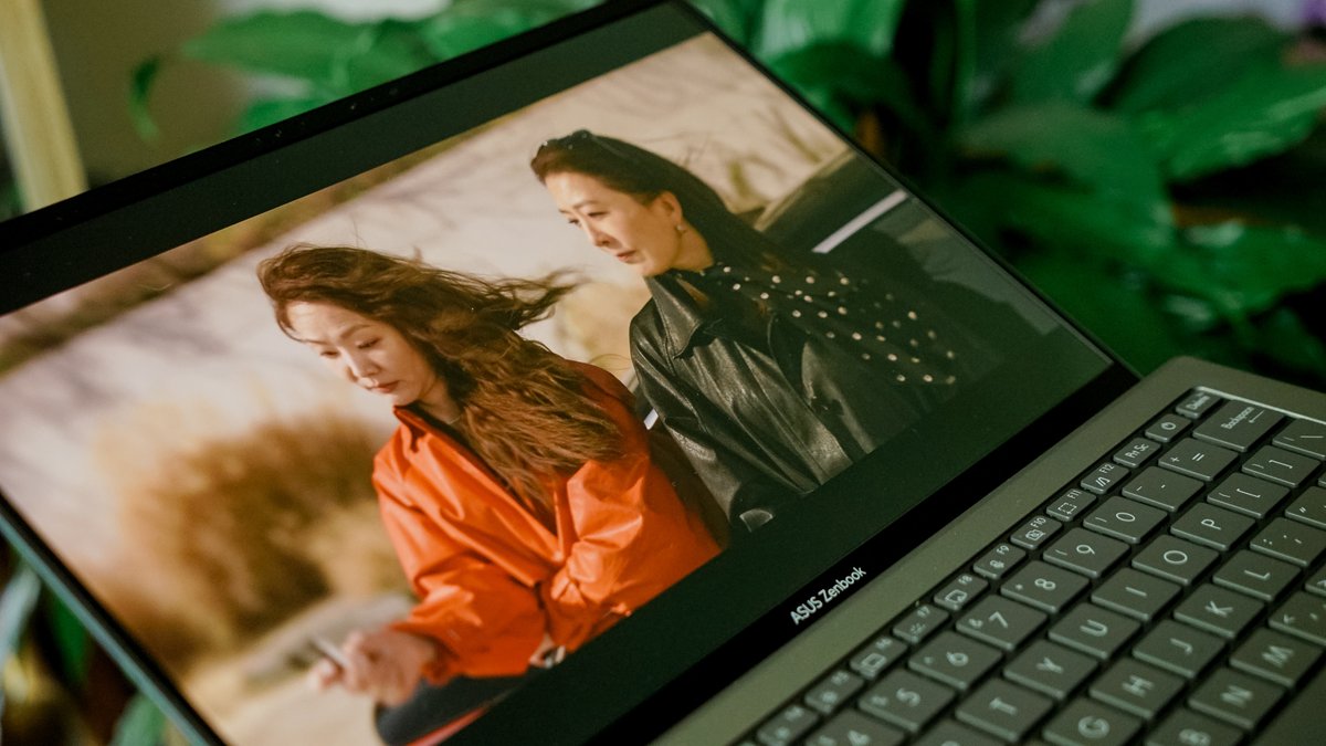 gadgetmatch's tweet photo. Found ourselves watching #TheQueenmaker intensely on a dazzling, vibrant OLED screen — thanks to an #IncrediblySlim laptop from #ASUSPH, comin’ this May 18, 2023. #StayTuned 😉
See what's coming 👇
https://t.co/Yu37d5aPYJ https://t.co/llrLxYUmmO