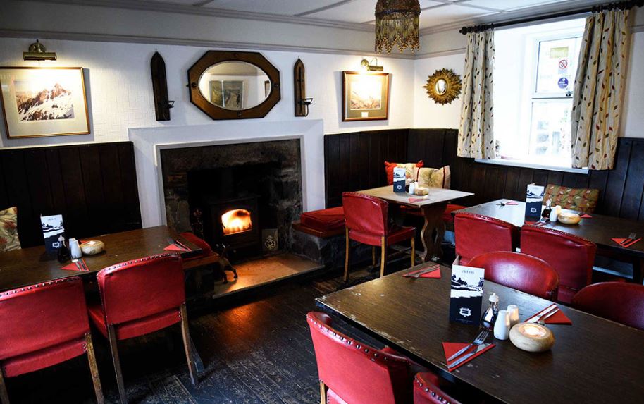 WeAcceptPets's tweet photo. Enjoy live music, delicious Scottish food, local ales and great value accommodation at The Old Inn on the shores of Loch Harport.
https://t.co/vVhJgZqBSE
#Carbost #IsleofSkye #Scottish #LocalAles #Pub #Inn #Comfortable #DogsWelcome #LochHarport #CuillinHills #Beaches https://t.co/yFFp3VD5Jh