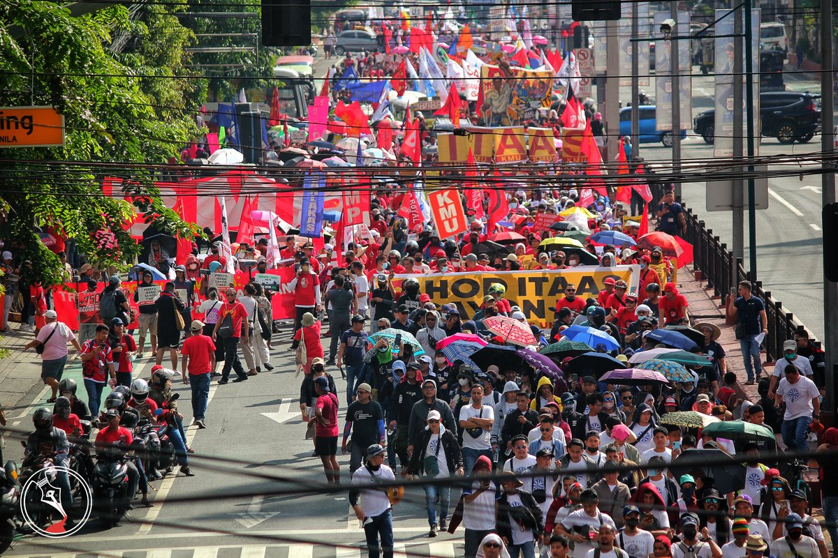 MGA LARAWAN | #MayoUno2023

Nagtipon-tipon ang hanay ng 15,000 na manggagawa upang ilahad ang kani-kanilang mga hinaing sa gitna ng lumalalang krisis panlipunan.

📸: Brandon Deichmann &amp; Chesca De Asis
➡️Iba pang mga litrato: bit.ly/MayoUno23

#SahodItaasPresyoIbaba