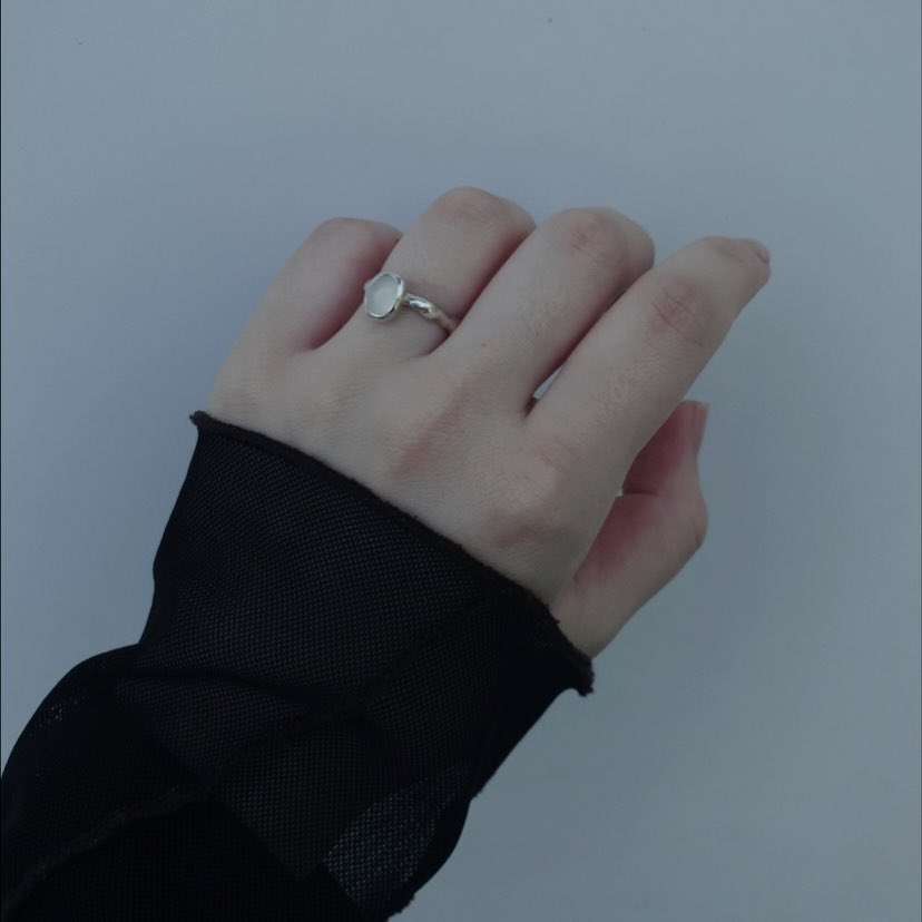nmmmshhh's tweet photo. moon stoneのリング作った https://t.co/NEkP57kp6g