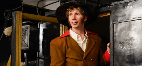 Sábado (6/5), às 15h30, o postilhão visita o Museu das Comunicações, uma visita encenada, cheia de peripécias. Mais informações, em: 
fpc.pt/agenda-evento/…

#fpc #museudascomunicacoes #visitaencenada #teatro #teatronomuseu #coolturetours