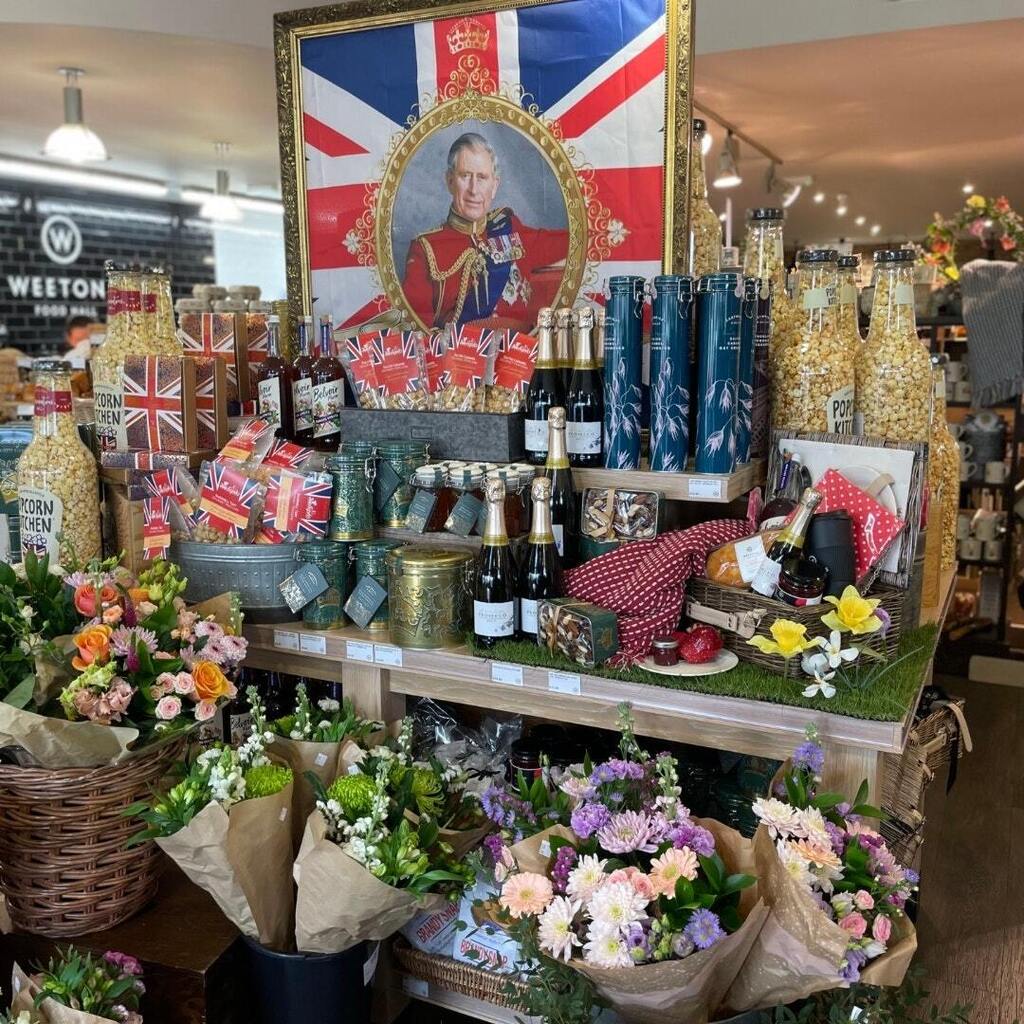 We have everything you need to celebrate in style this weekend 👑

Including @popcornkitchen Coronation Popcorn 🍿 <a href="/sawleykitchen/">Sawley Kitchen</a> Giant Meringues 💝 and Champagne, of course. 

📍 Harrogate

#harrogate #harrogatelife #harrogateindependent #harrogatebusin… instagr.am/p/CrvFvKhNYxW/