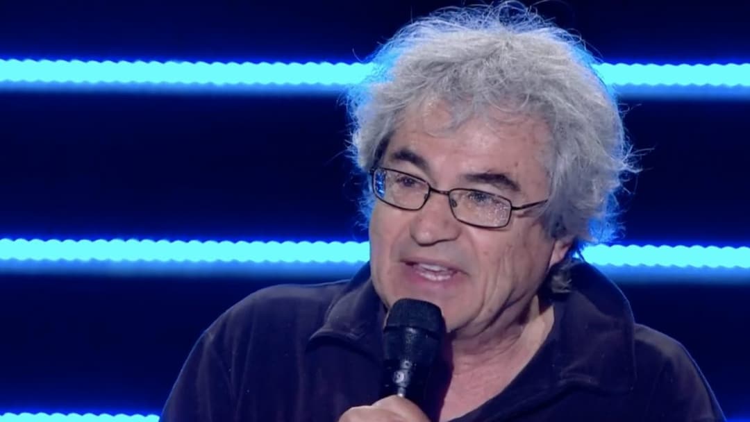matteohallissey's tweet photo. Ieri il fisico Rovelli al concerto del primo maggio ha avuto la possibilità di lanciarsi in una vergognosa predica contro "i signori della guerra" e, in sintesi, contro l'invio di armi in Ucraina.

Rovelli, che di certo non è un esperto di politica internazionale, ha affermato come oggi si "spendendo triglioni in spese militari invece di usare i soldi per gli ospedali e le strade".

D'altronde il fisico veronese è tra i volti noti che hanno firmato i referendum contro l'invio di armi in Ucraina, affiancati proprio a un quesito sulla sanità in una dicotomia completamente fuori di testa e insensata.

Rovelli continua affermando che bisogna fermare la guerra, che si alimenta la situazione di paesi in guerra. Tutto ciò, a suo avviso, perché i potenti vogliono essere ancora più potenti e perché costruire armi è una delle attività piu lucrative del mondo.

Tra una citazione parziale dell'articolo 11 della Costituzione e un monito per evitare l'escalation nucleare, Rovelli arriva persino ad affermare come "Tutti dicono pace ma dicono che ci vuole la vittoria per la pace. Questo, però, significa volere la guerra".

Eh no, caro Rovelli. Volere la vittoria dell'Ucraina e di qualsiasi altro Paese democratico che viene invaso significa desiderare l'unica pace possibile. Cioè una pace giusta contro ogni dittatura sanguinaria.