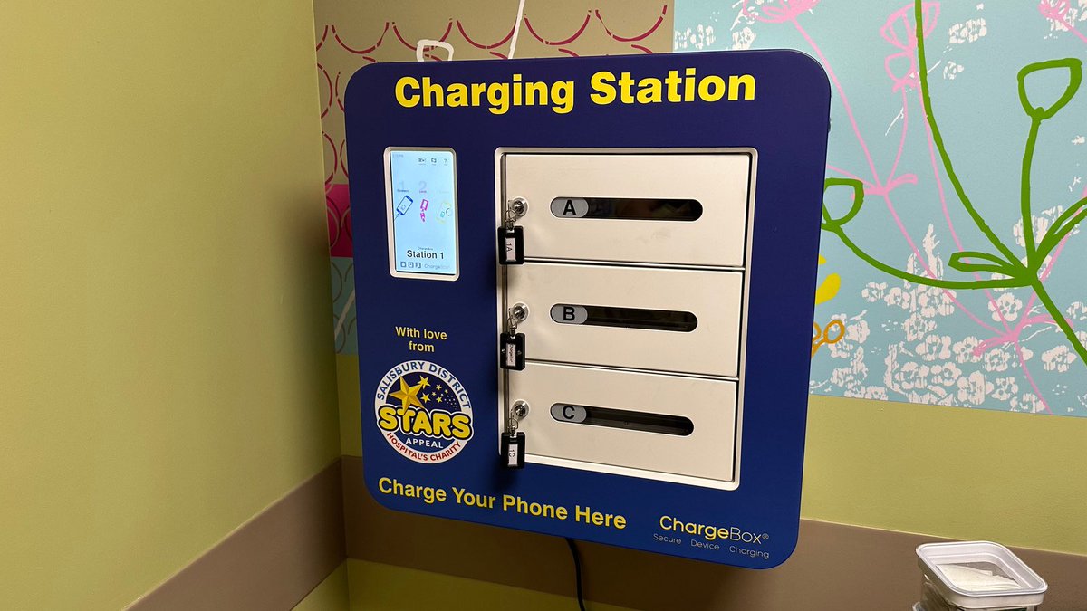 ChargeBox's tweet photo. Big shout out to @StarsAppeal charity who have funded #fastcharging services for @SalisburyNHS - a valuable addition to keep patients and visitors connected at critical times.

#hospitals #mobile #charging #patientcare #patientexperience #nhs #secure #sustainable #madeinuk https://t.co/nawrwrQrmB