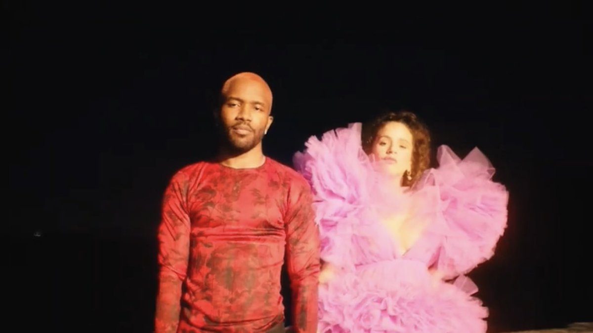 rosaliaesthetic's tweet photo. rosalía &amp; frank ocean https://t.co/smygHsDGji