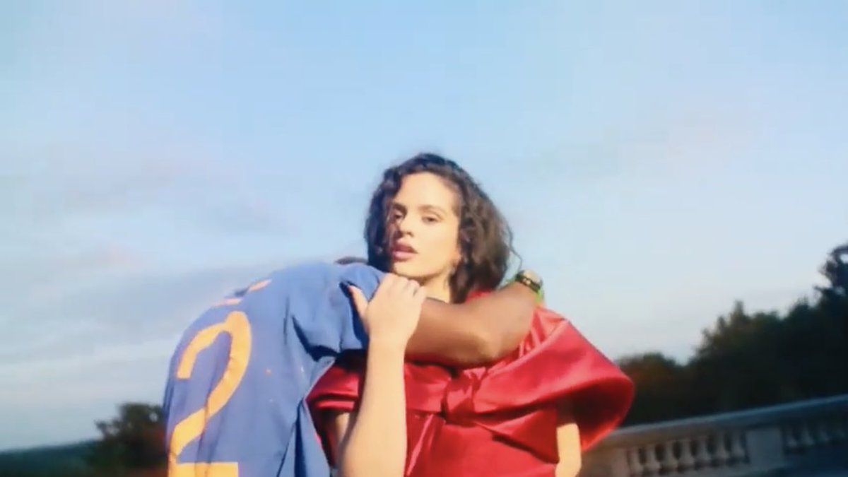 rosaliaesthetic's tweet photo. rosalía &amp; frank ocean https://t.co/smygHsDGji
