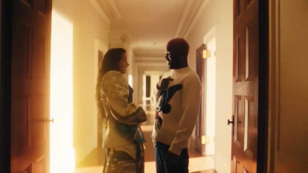 rosaliaesthetic's tweet photo. rosalía &amp; frank ocean https://t.co/smygHsDGji