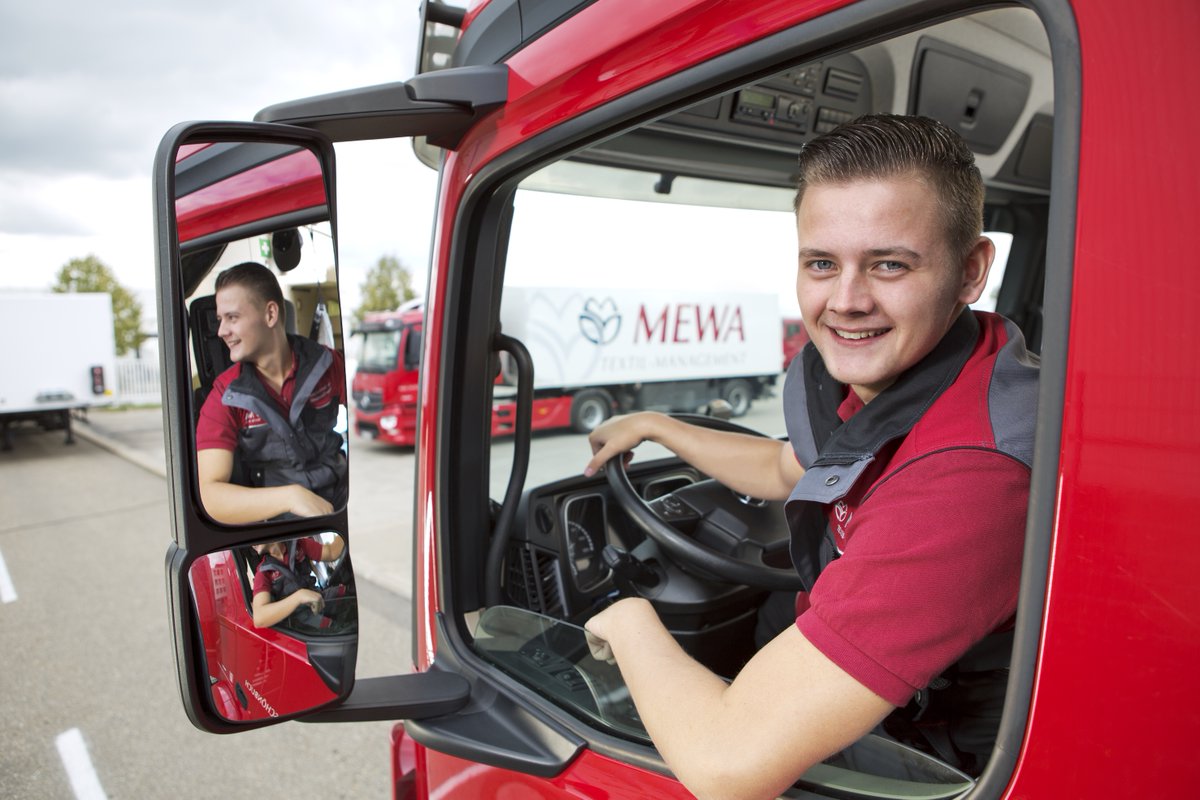 MEWA_FR's tweet image. Louer au lieu d’acheter ! 190 000 entreprises utilisent notre service textile dans toute l’Europe. Des vêtements de travail et EPI, des lavettes industrielles, des tapis de sols : découvrez notre service complet. #Mewatm #textilsharing mewa.tm/3QrQQdk