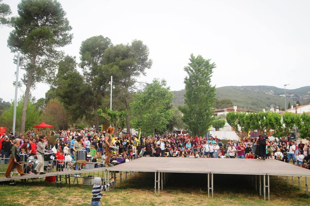 Han passat ja 3 dies des de la #SolRetronada23 i seguim encara amb ressaca emocional del que vam compartir dissabte amb vosaltres!
.
Com cada any, voldriem demanar-vos uns minuts en respondre una breu enquesta sobre l'edició d'enguany, amb l'objectiu de … instagr.am/p/CrvHWBSNUf-/