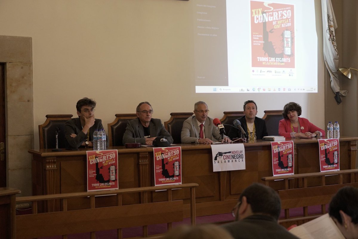 Esta mañana hemos arrancado una nueva edición del Congreso de Novela y Cine Negro. Durante los próximos días no quedará ningún detalle del género que no sea tratado con lupa en la Universidad de Salamanca.