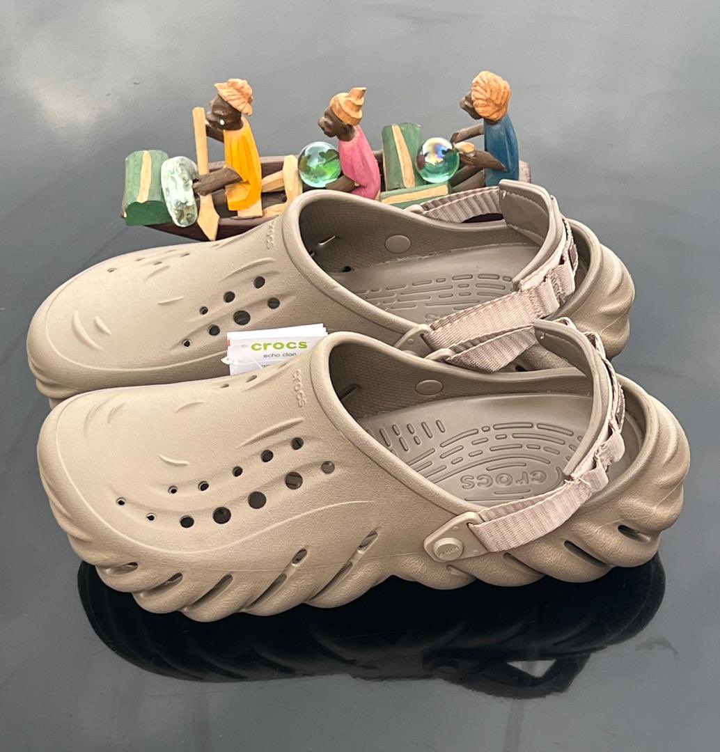 newnook_ng's tweet image. These crocs scream comfort and poise🤩.
Available in size 38-47 for 35,000 naira.

Send a dm to order.
#crocscomfort #crocsoriginal #crocsfit #originalcrocsinlagos