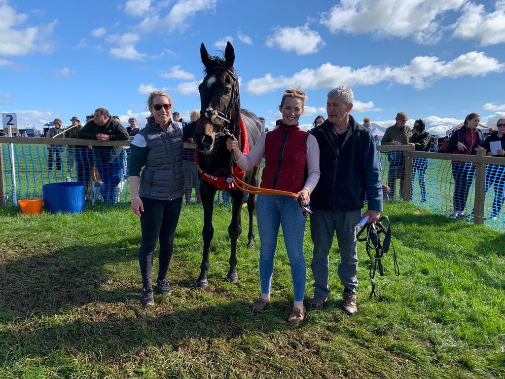 k_woollacott's tweet photo. Another 4yo winner yesterday in the Vauterhill Mares Maiden, this lovely mare by @boardsmillstud Court Cave has a great pedigree and is now for sale π€©π₯π₯ #Storehorsetoracehorse #4yoWinner #GoPointing https://t.co/wd67N5IoHW